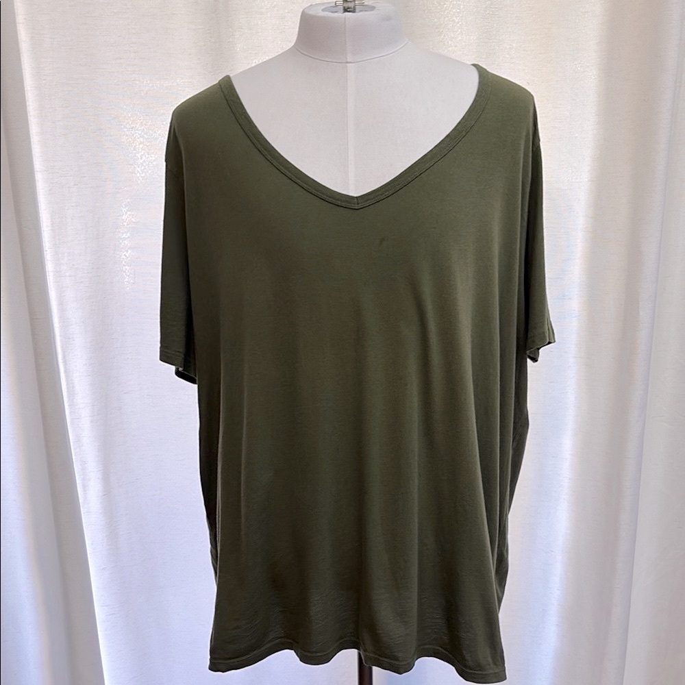 Women's Short Sleeve V-Neck T-Shirt - Ava & Viv Olive Green Size 2X